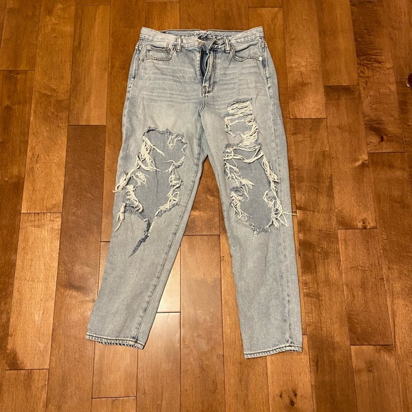 American Eagle Ripped Blue Jeans - Picture 3 of 5